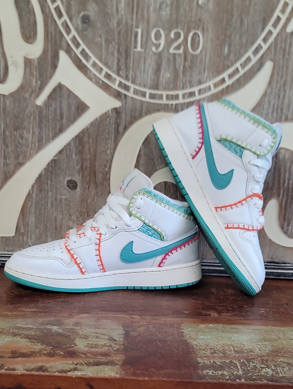 Nike Air Jordan 1 Mid SE 'Multi Knit' Wmns 6.5 (Good Condition) Fast Shipping - Picture 3 of 15